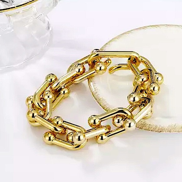 Gold U Link Exaggerated Bracelet - Picture 1 of 5